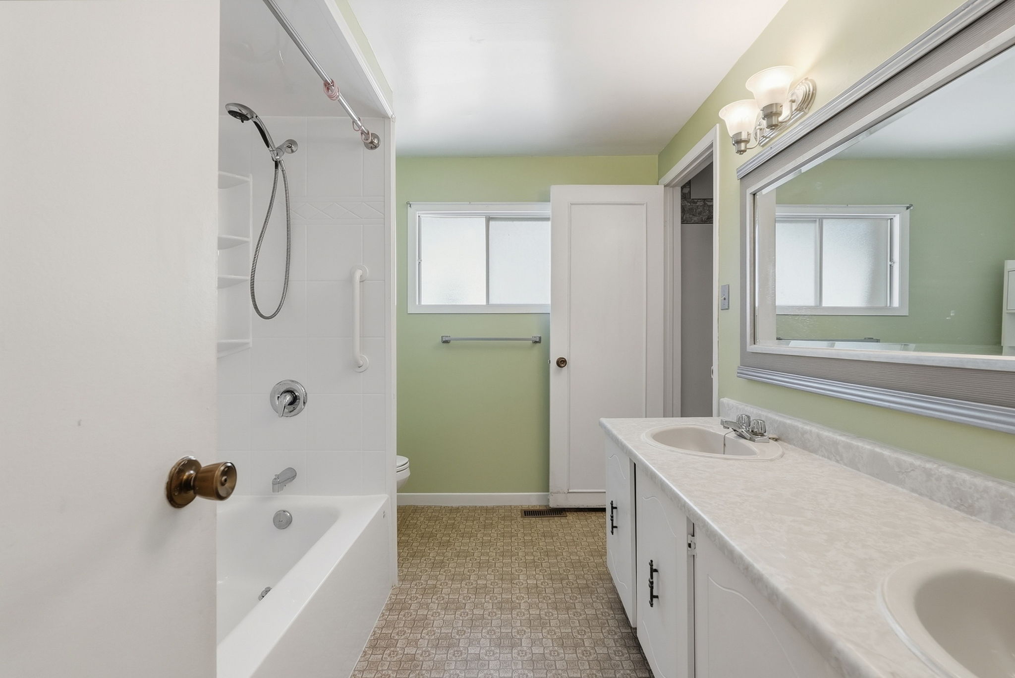 90-web-or-mls-96-Samantha Frank - 471 Knightsbridge Crescent_