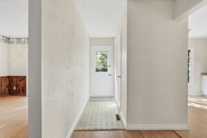 93-web-or-mls-99-Samantha Frank - 471 Knightsbridge Crescent_